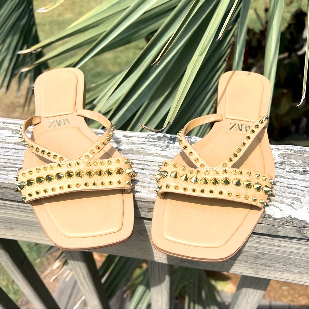 Zara✴️ Tan Gold Studded Flat Strappy
Sandals. Size 7.5 EUR 38